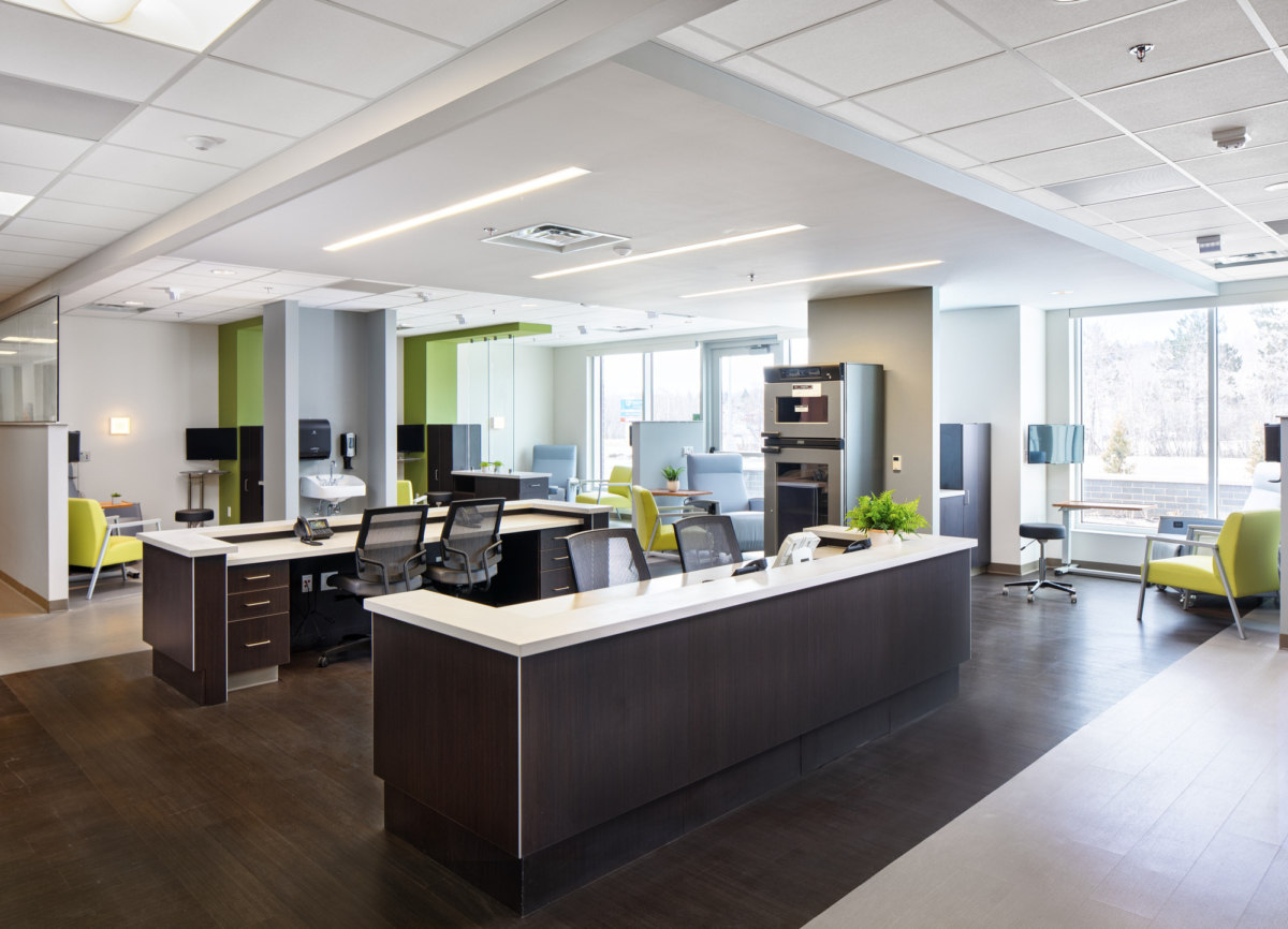 Michigan 雪城中心新建医疗中心,融入自然环境的现代设计-24