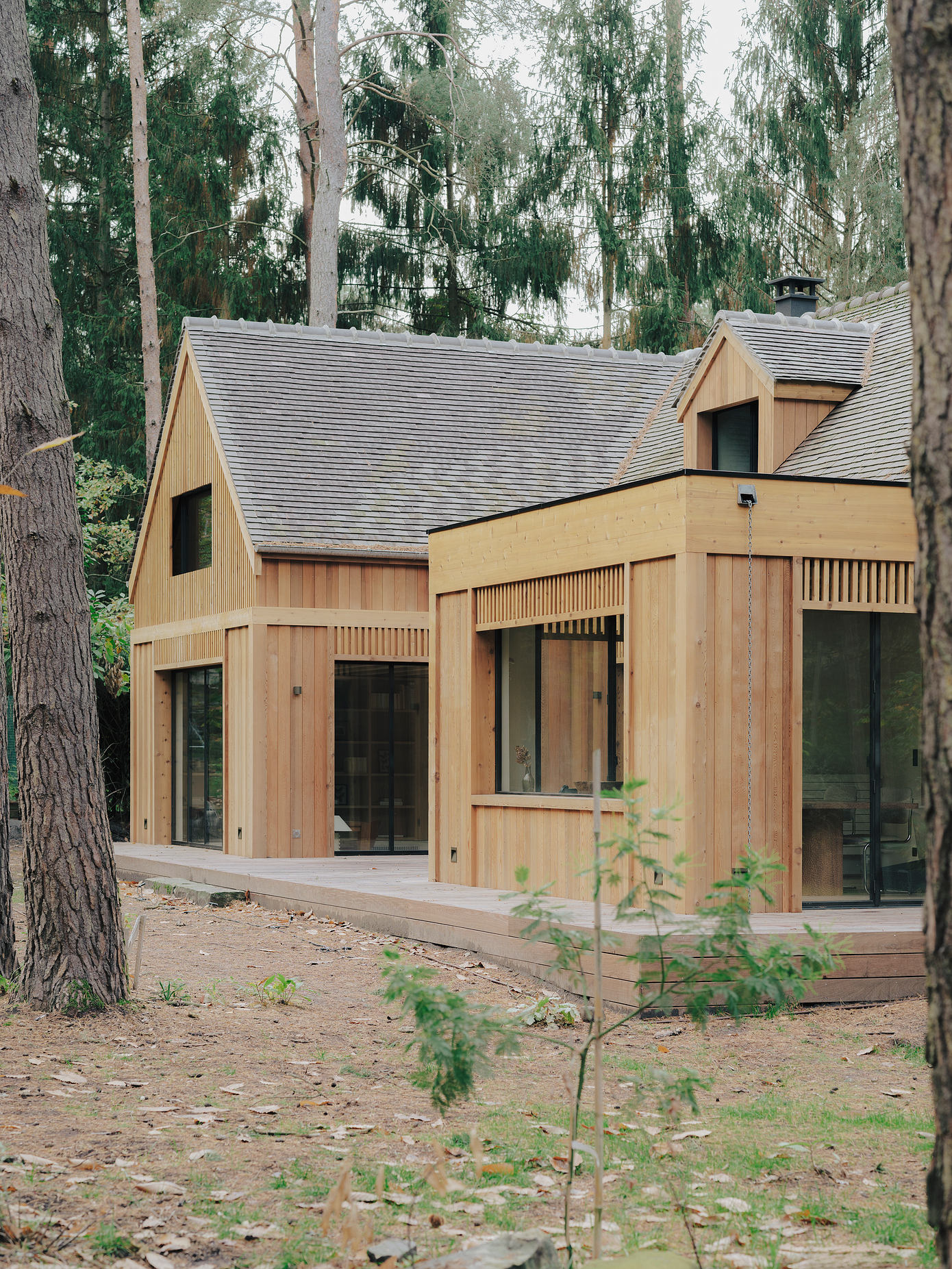 In Sinu Architectes: Timber Home Framing Serene Life In Barbizon-9