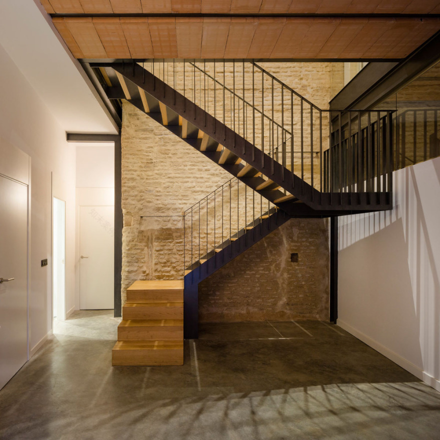 低成本创意!西班牙 Conde de Torrejon 街住宅翻新-21