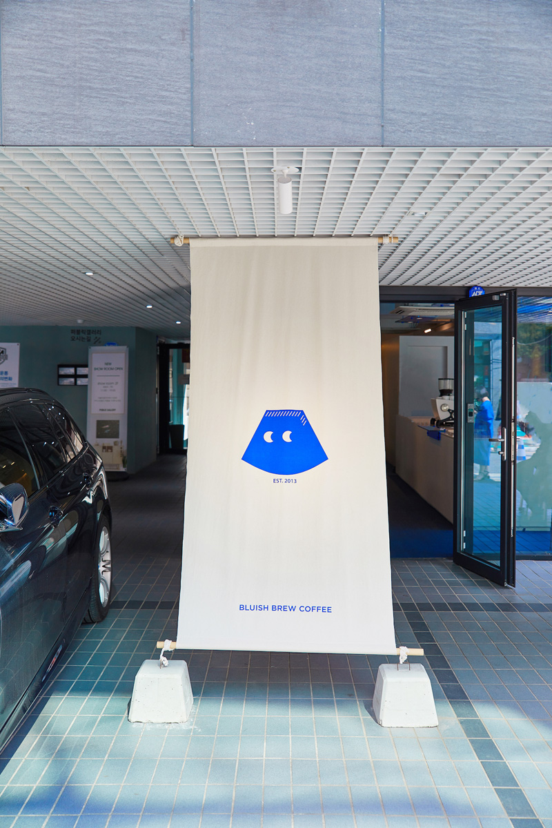 迷你蓝调布鲁克咖啡厅 | 精致室内设计的蓝色魅力-9