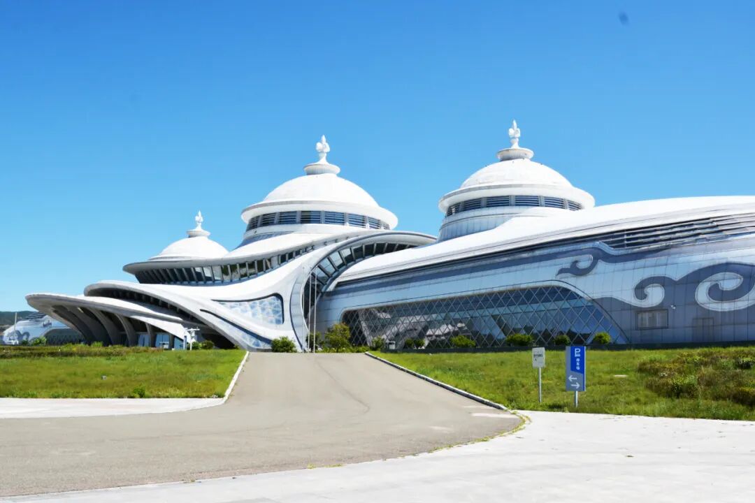 【城市名片】穹庐擎云，蒙韵碧空！中建八局匠心建造草原上的文体明珠-29