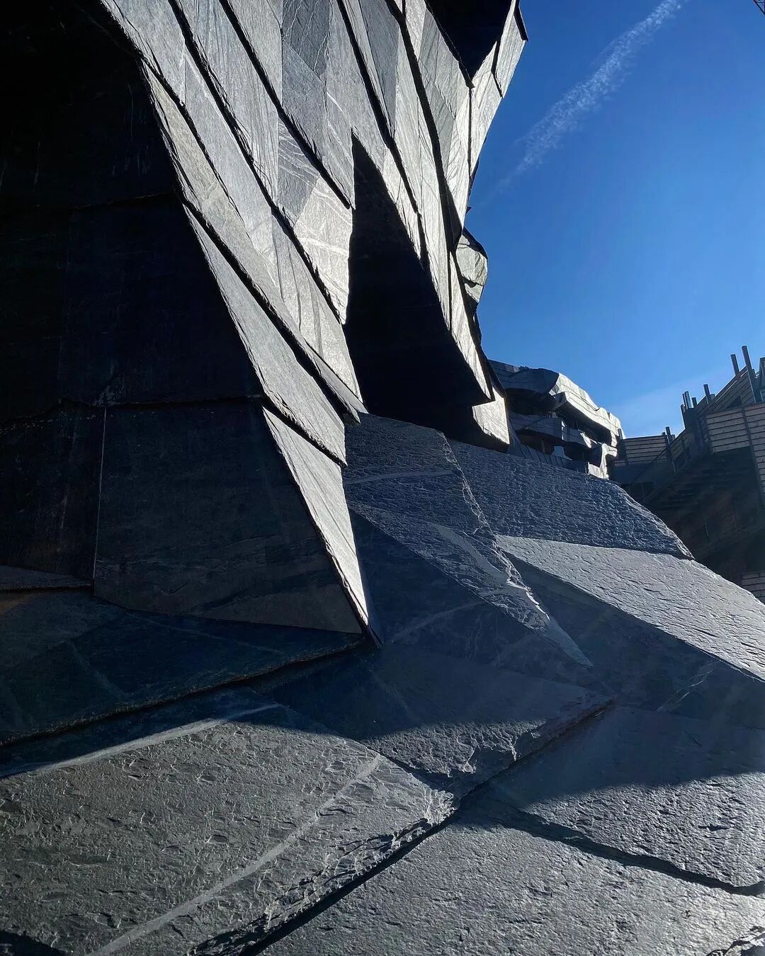 让·努维尔新作|岩石与森林之诗，22000块石材拼贴的豪宅-25