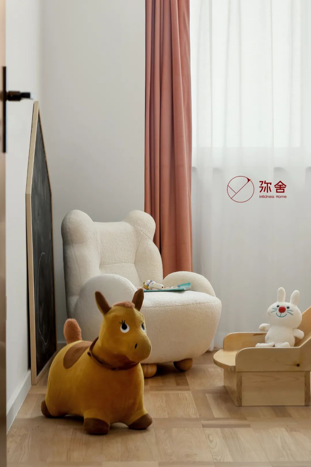 开放式客餐厨、滑滑梯儿童房组成暖暖的原木日系家-54