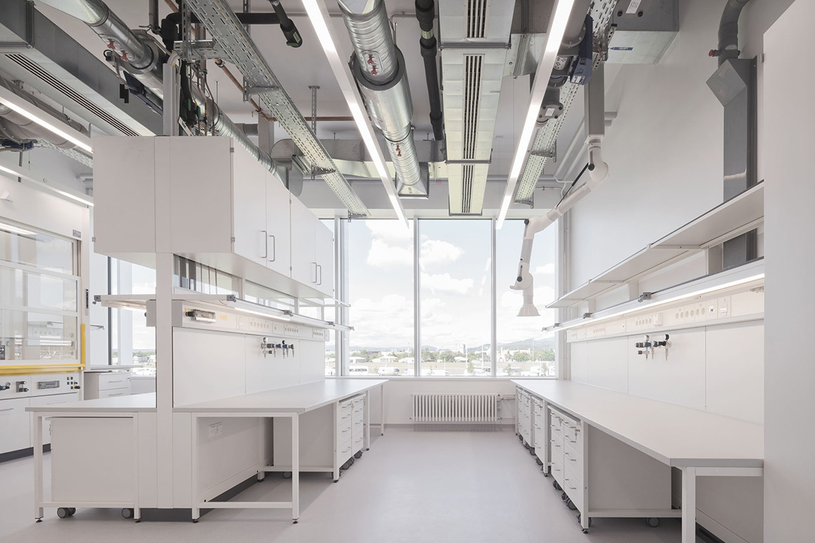 Albert-Ludwigs-Universität Freiburg, Forschungsgebäude IMBIT (Institute for Machine-Brain Interfacing Technology) - hw-15