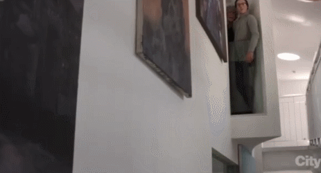 美剧《摩登家庭》里没人要的豪宅，竟然是这位世界级知名建筑师的家！儿子还是当红小鲜肉！-123