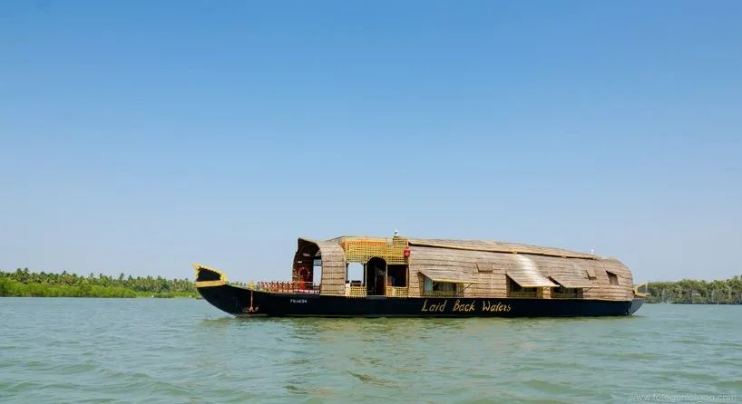 印度查波拉河上的船屋设计，自然元素与创意的完美结合-11