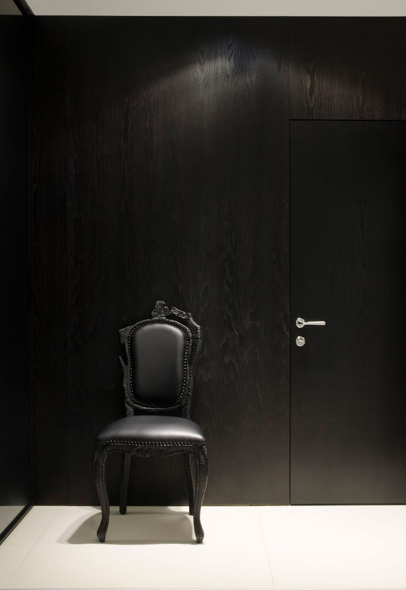 Stylish Flat Gives Minimalism A Gothic Magnetism-7