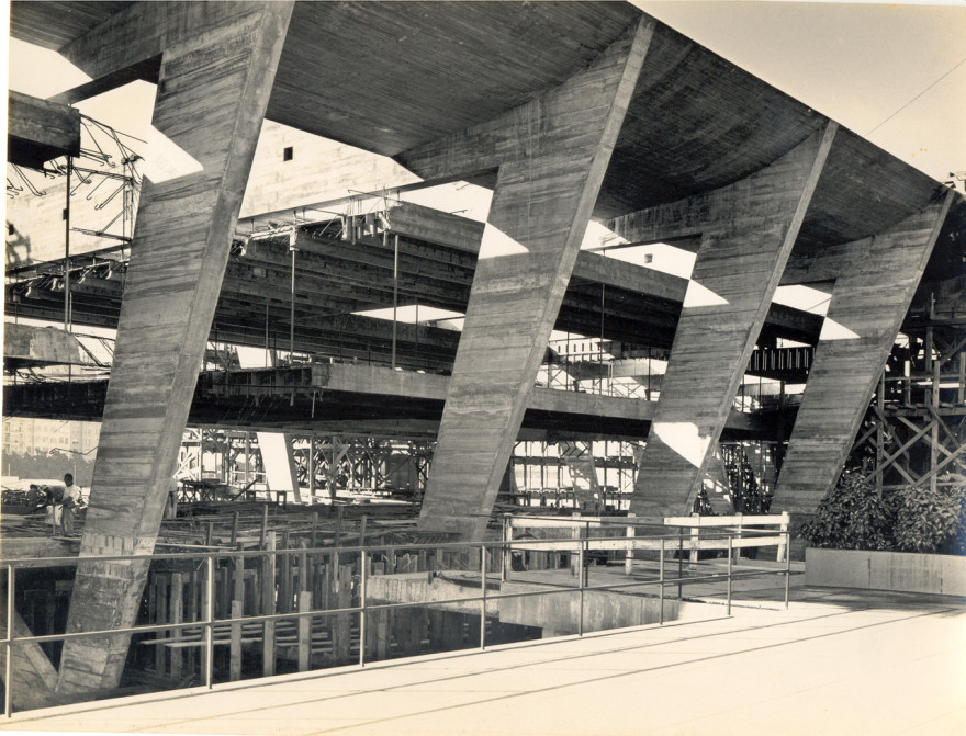 巴西里約熱內盧現代藝術博物館:建築大師 Affonso Eduardo Reidy 採V形柱列、懸吊樓板,打造現代主義建築經典 | FAM-69