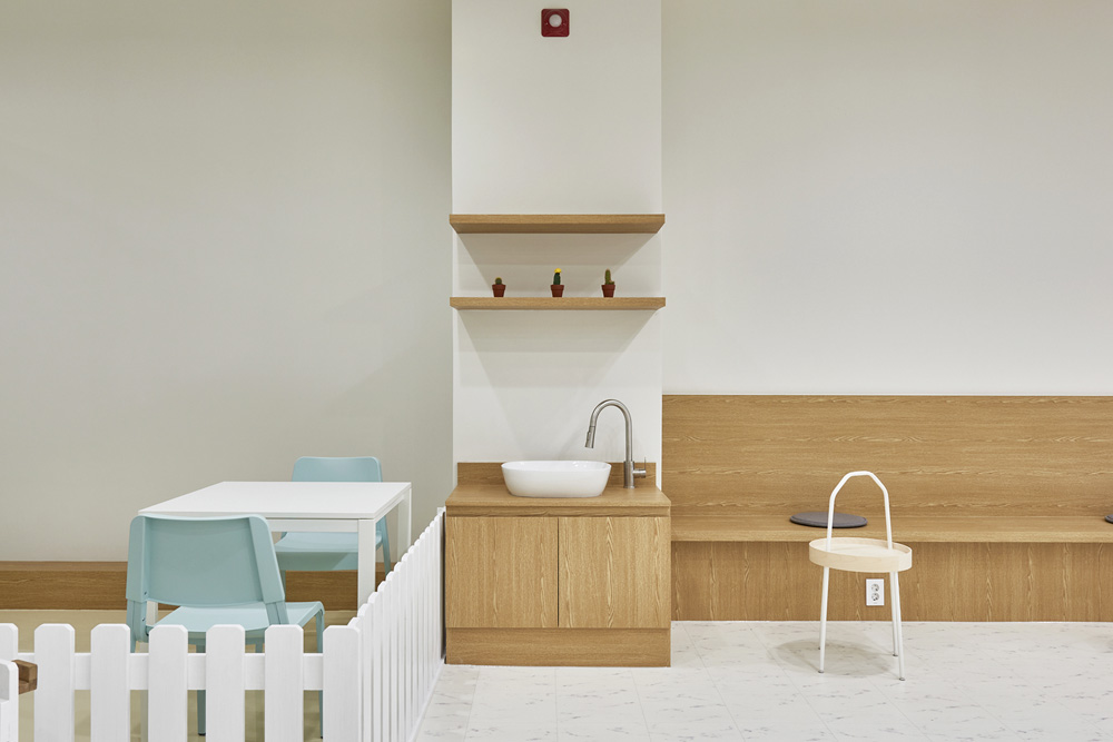 白色木纹打造 37 平米简约咖啡厅-16