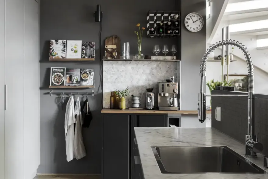 瑞典船厂改造的独特家庭阁楼-10