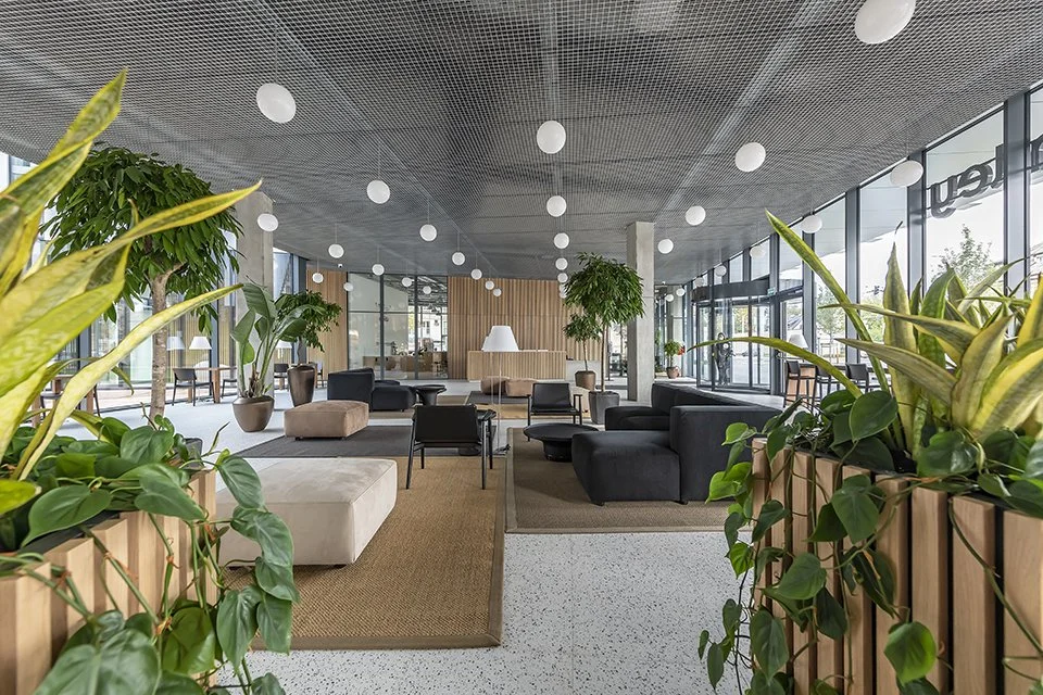 住宅区公园；高档社区公园（注：Uptown有住宅区、高档社区等意思，需结合具体语境确定更合适的表述，这里给出相对常见的两种语义组合翻译） -26