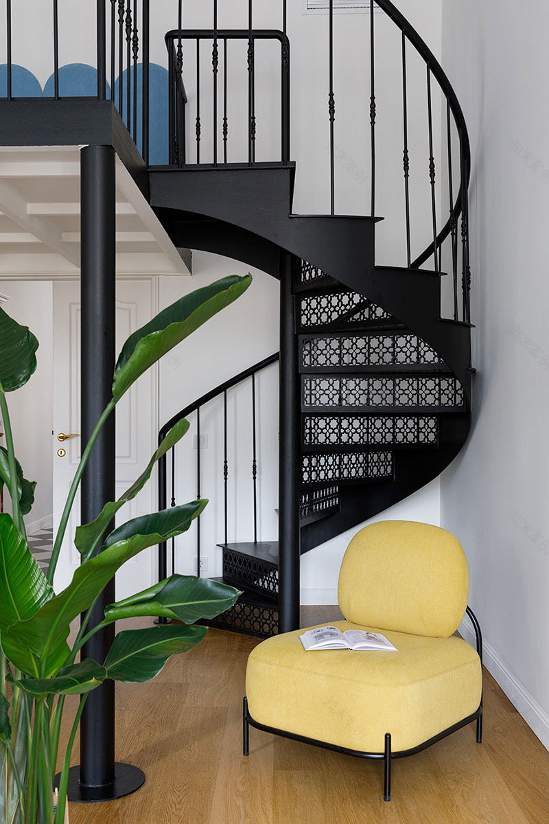 色彩斑斓的圣彼得堡复式公寓-5