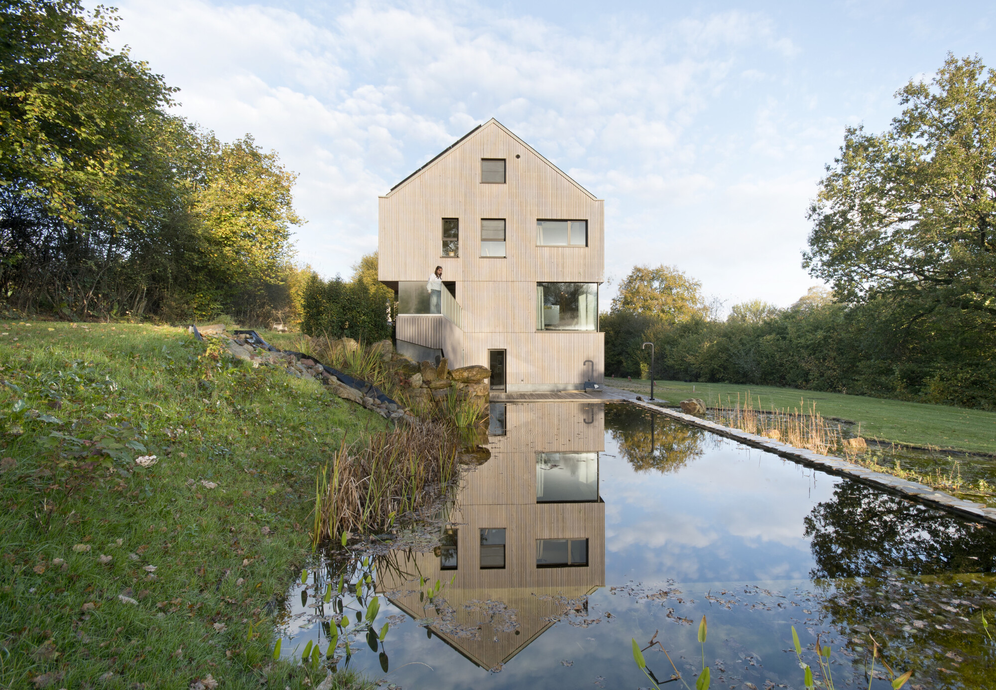 House in Mormont / Jahnke-Ledant Architects-18