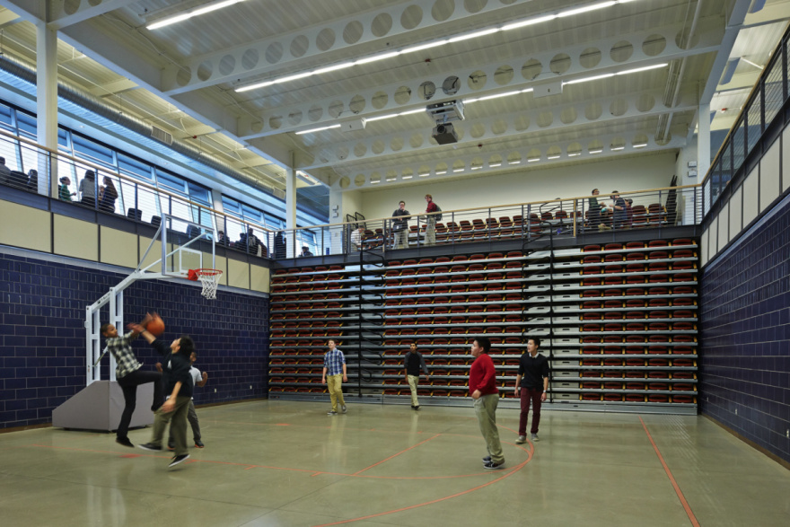 雷斯贝克航空高中-25