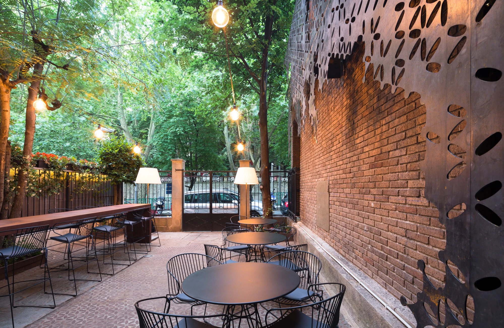 惊艳的西班牙餐厅设计，尊重传统与创新的完美结合-13