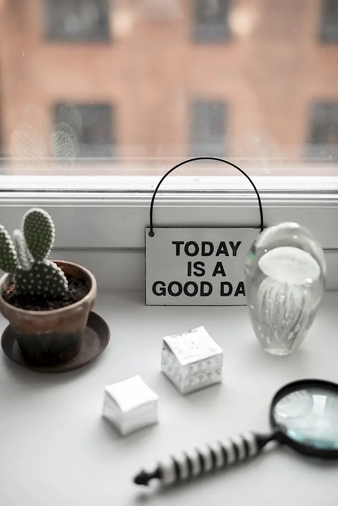 瑞典 38 平米中性风公寓，大胆运用橙色冲浪板打破单调-18