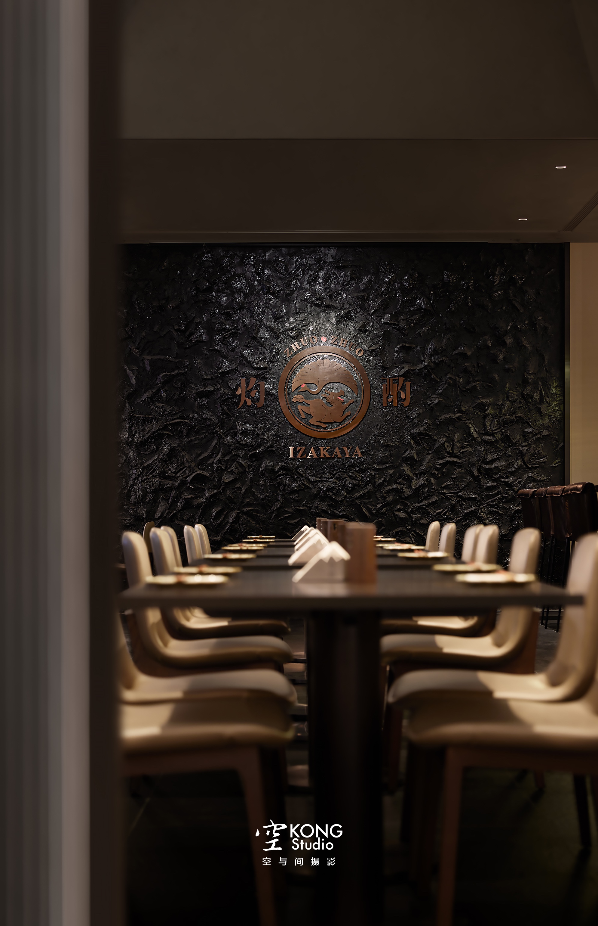 空与间摄影 | 暗黑系餐厅 灼与酌烧鸟店-11