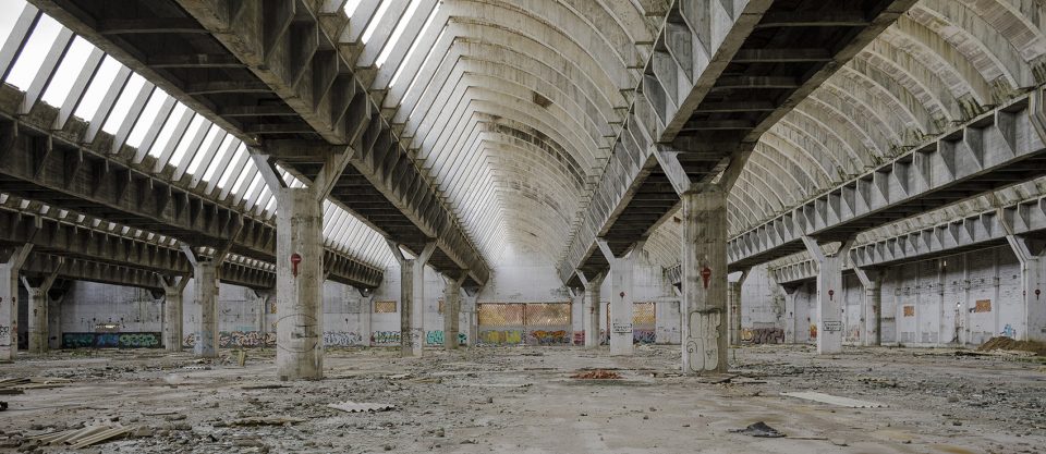 西班牙旧工厂翻新,韵律几何新风貌-8