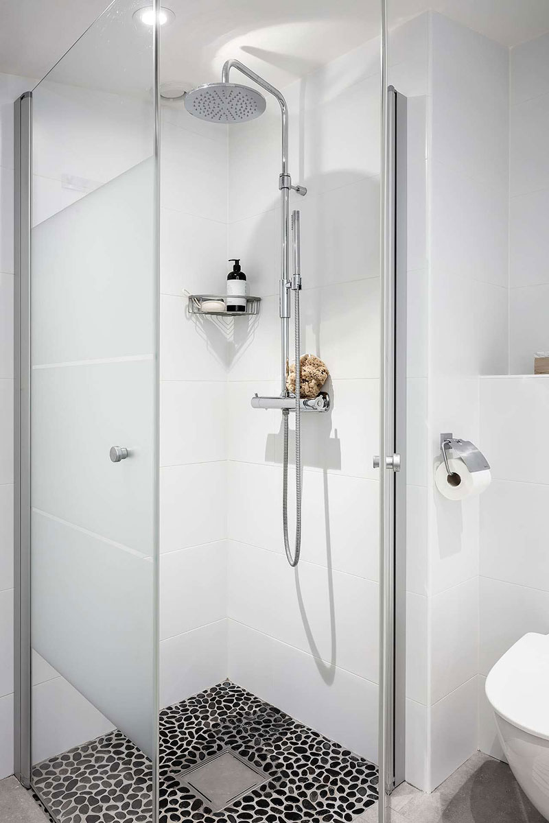 哥德堡特色阁楼公寓 | 倾斜天花板、巨型书架、温馨阳台-28