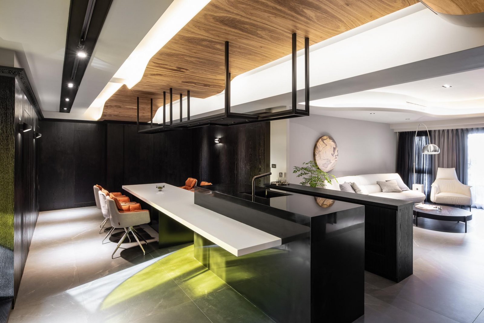 用黑色晕染出金色质感的艺术宅  麻石设计-9