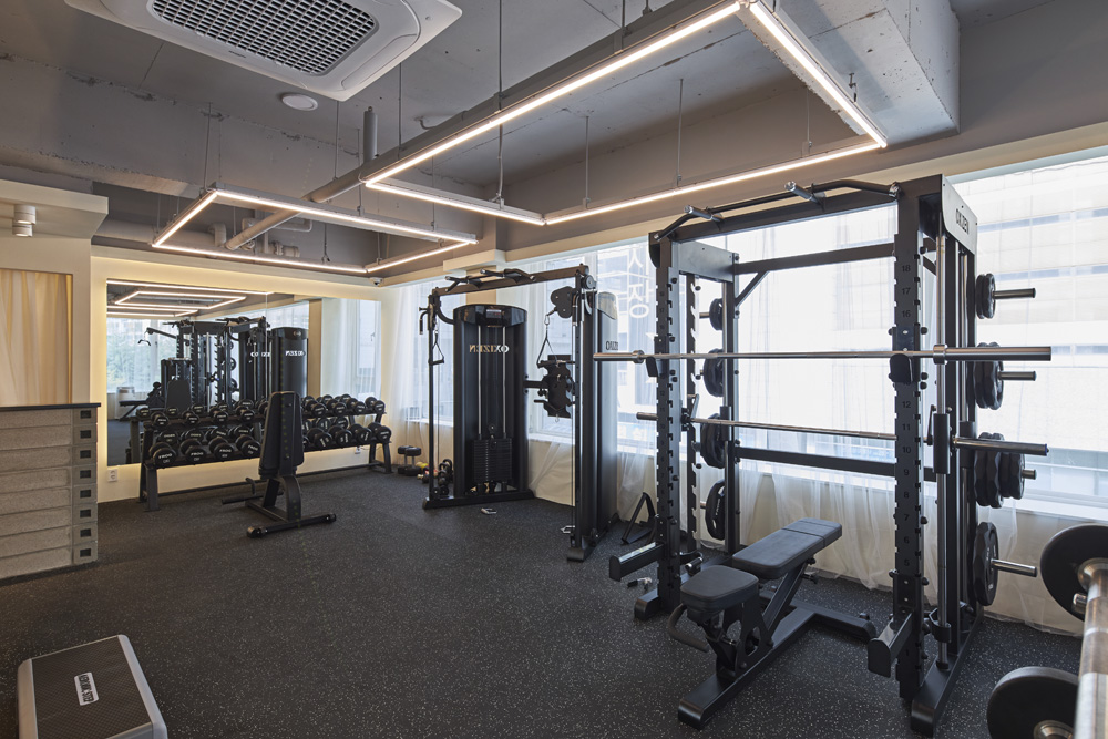 简约设计展现 30 坪健身中心魅力-7