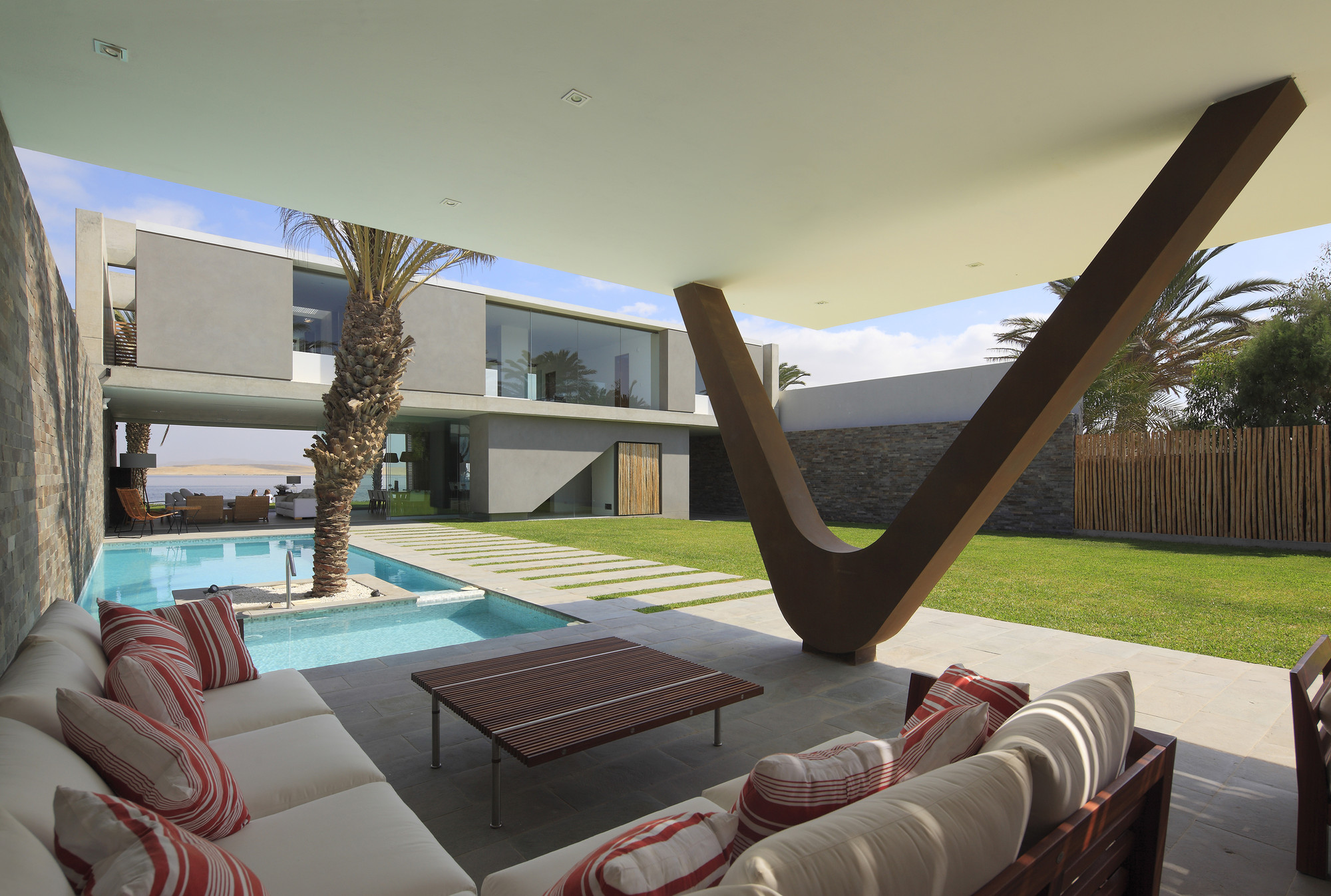 Peru 海滨别墅 | 透明空间与自然元素完美融合-22