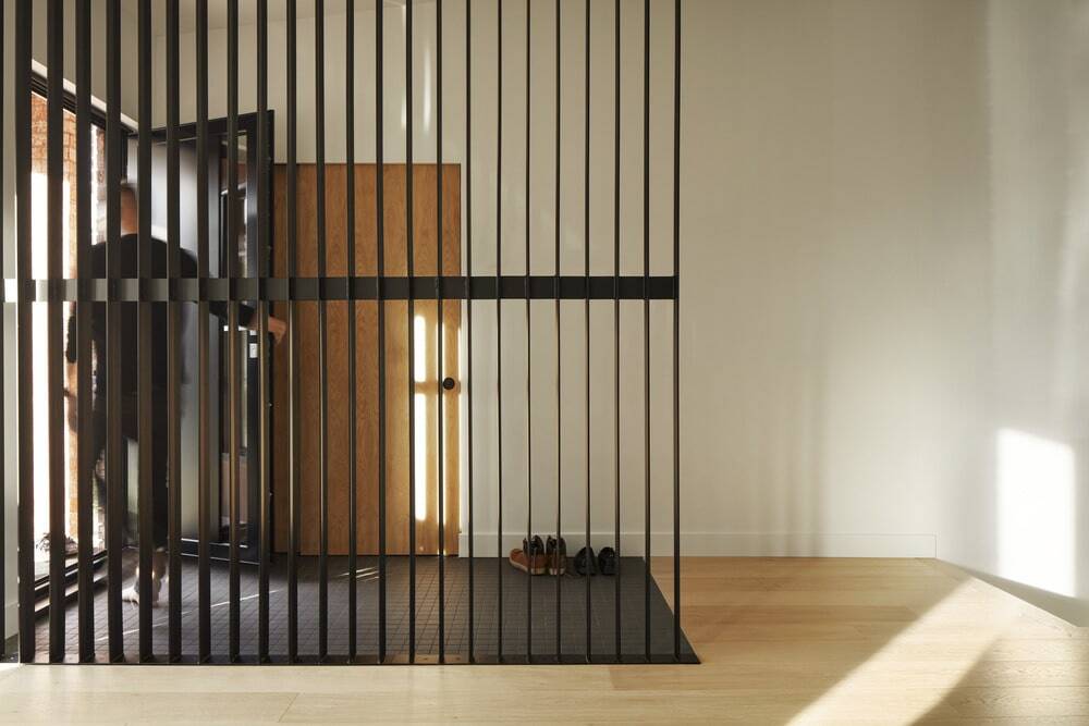 1980年代错层式房屋的全面室内翻新丨加拿大丨DESK architectes-1