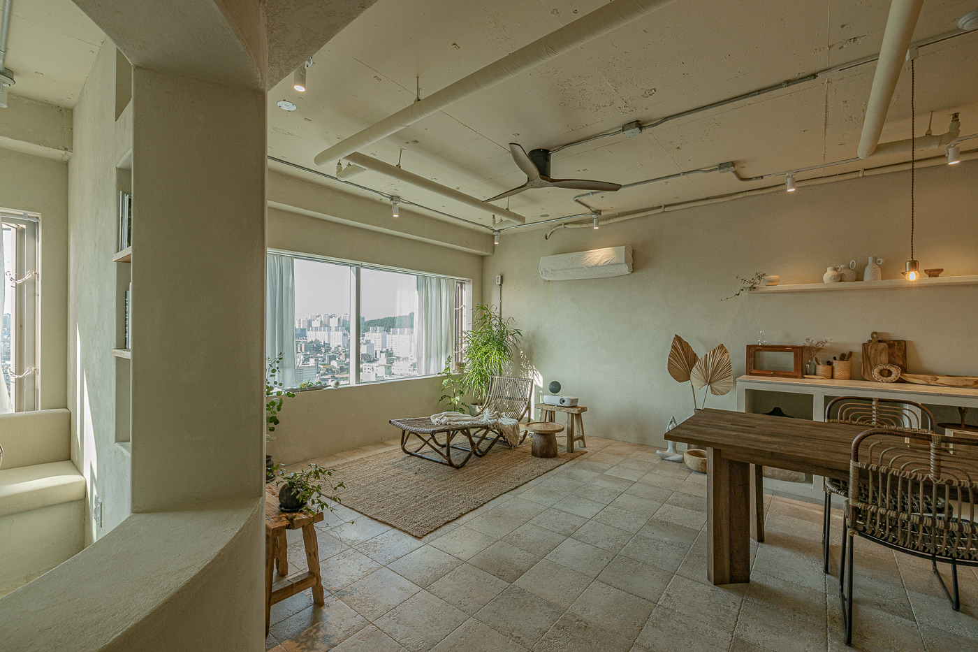 白色调的极简主义 | 200 平米的现代豪华公寓-4