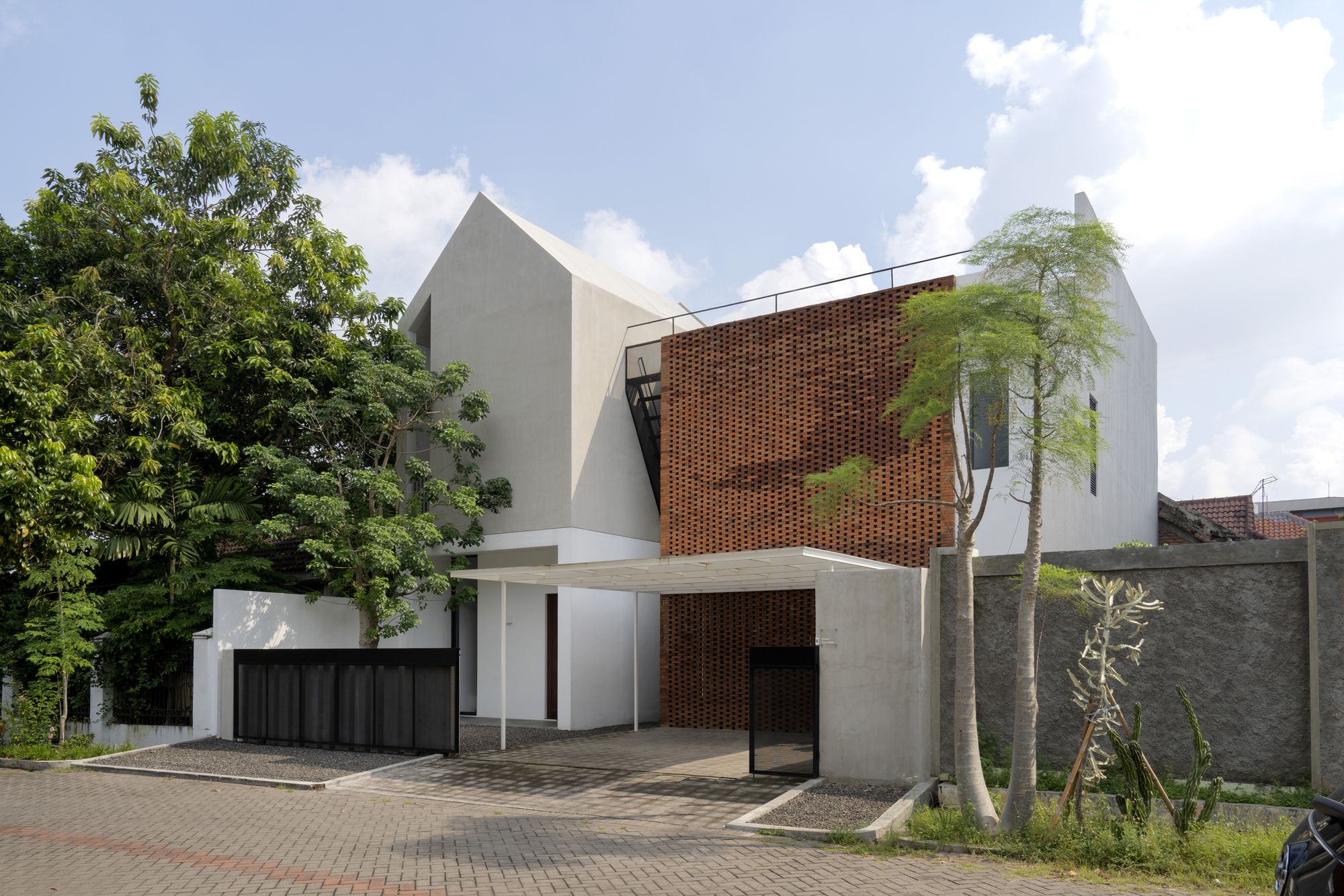 绿意盎然的 Griyoase 住宅丨印度丨Andyrahman Architect-28