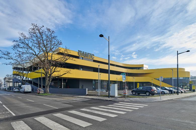 Pichler & Traupmann Architekten丨ÖAMTC Wien West丨奥地利-9