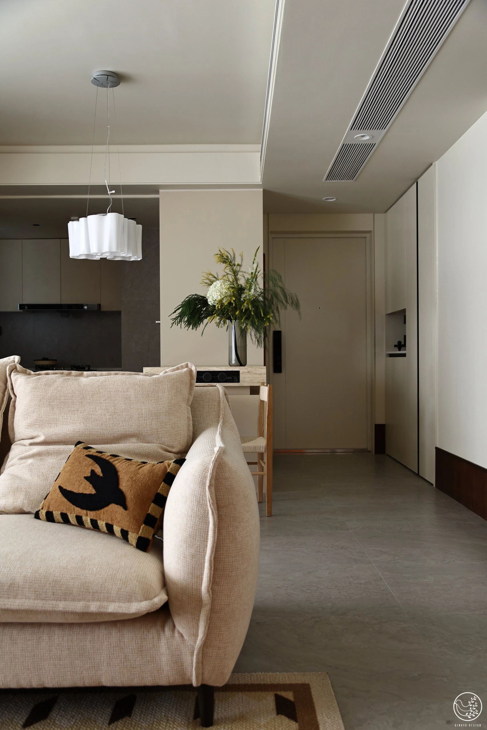 复古且时髦，在松弛与精致之间游刃有余-10