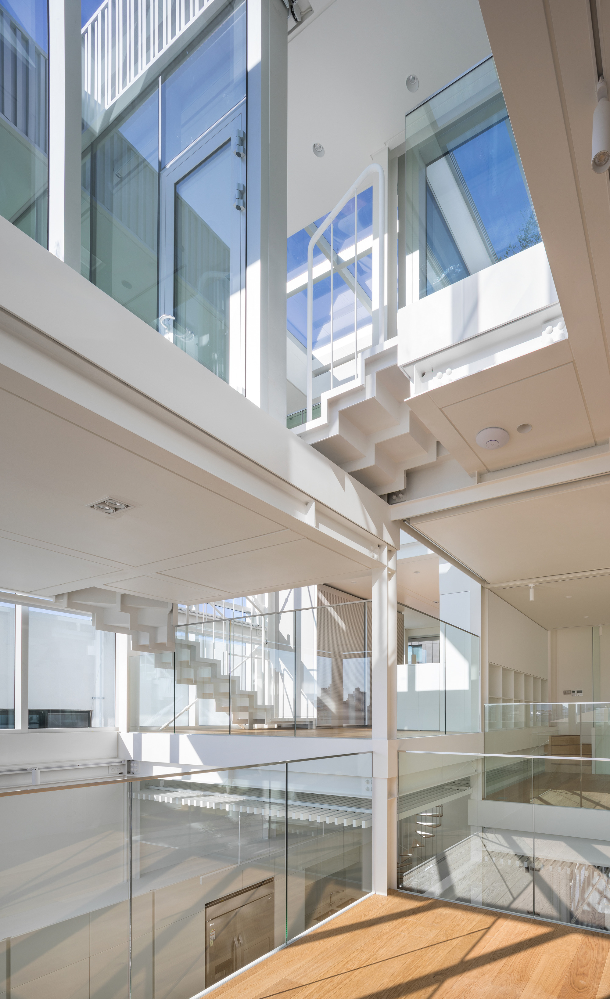 Light Hollow / YounghanChung Architects-20