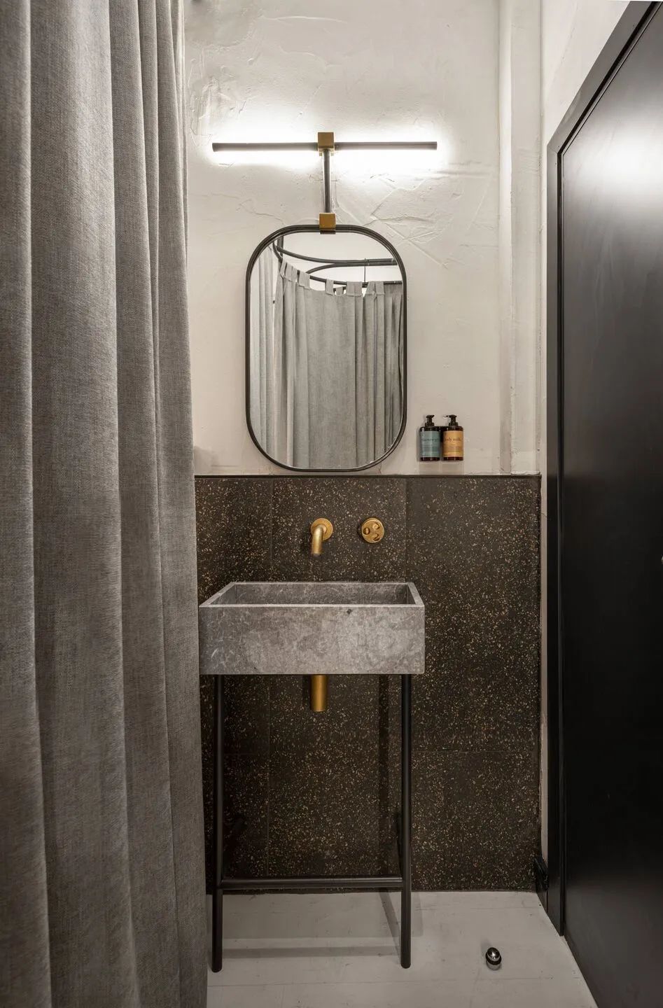 熟食店和咖啡馆的商业延伸，加入新的服装零售业态-37