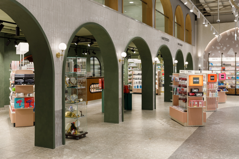 彼得堡百货商场里的RIV GOSH商店室内设计丨俄罗斯莫斯科丨Pergaev Bureau-0