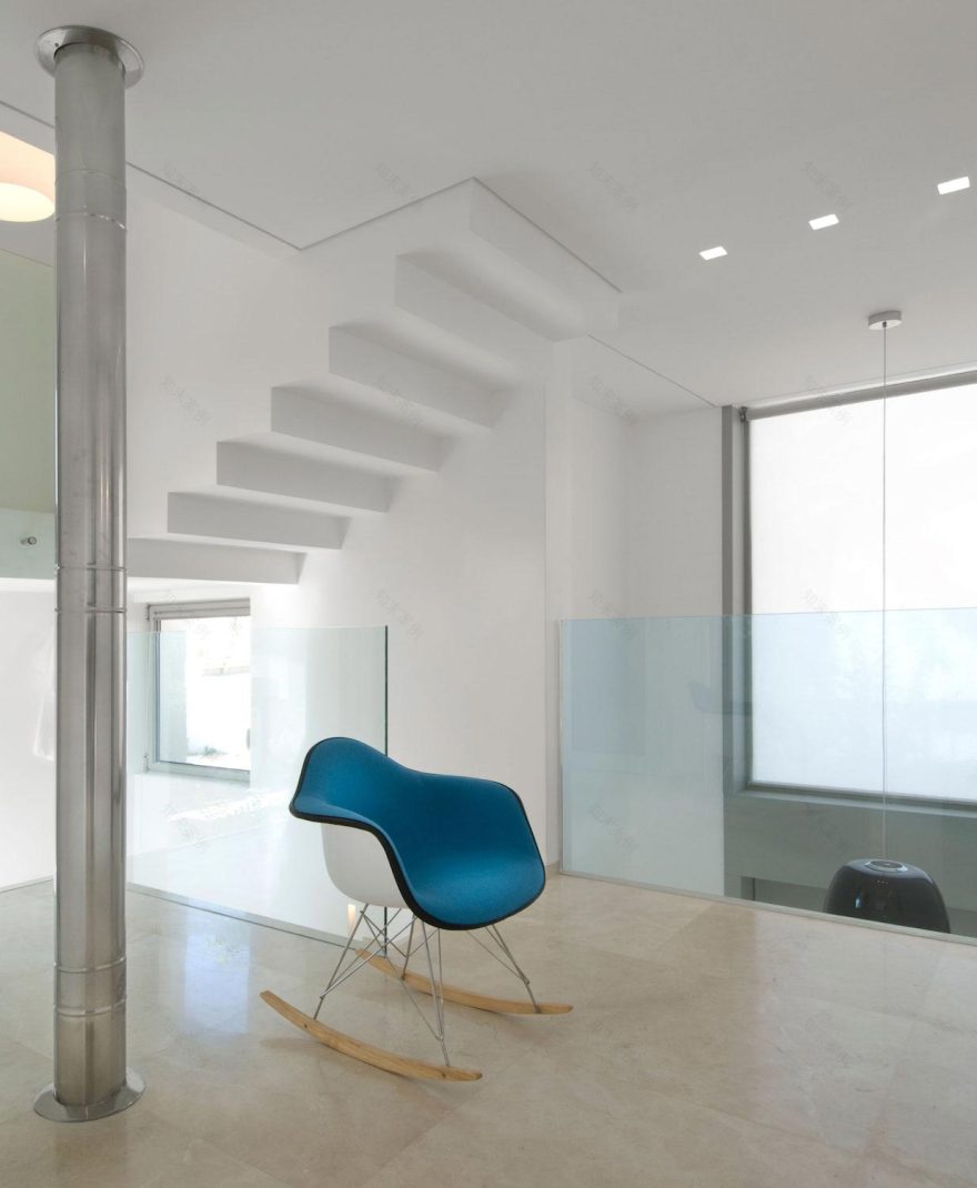 以色列拉马特哈沙龙区的半透明住宅设计-16