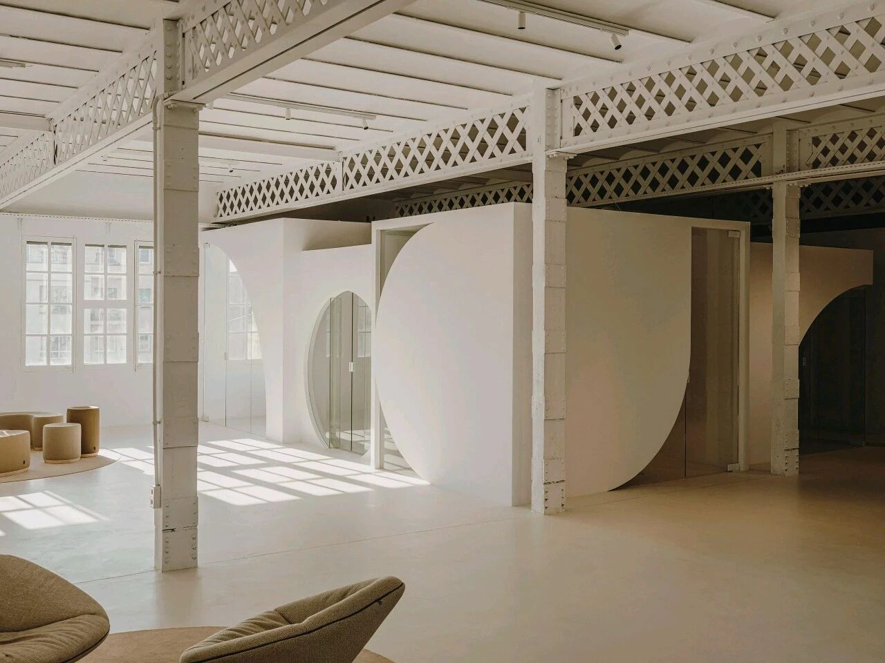 极简办公空间美学丨Isern Serra-11