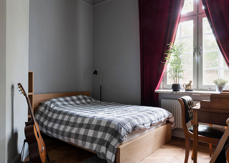 瑞典神秘庄园 | 暗色调的惊艳空间-24