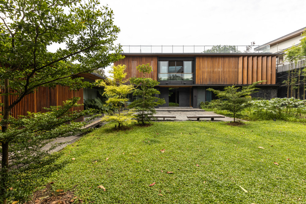 马尼拉特新房子 (2020) | 室内外融合的城市别墅-39