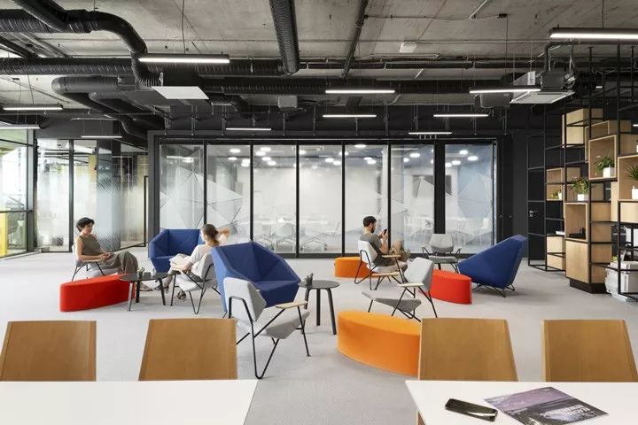 Milestone Systems 索非亚办公室——对称布局中的空间多变性-10