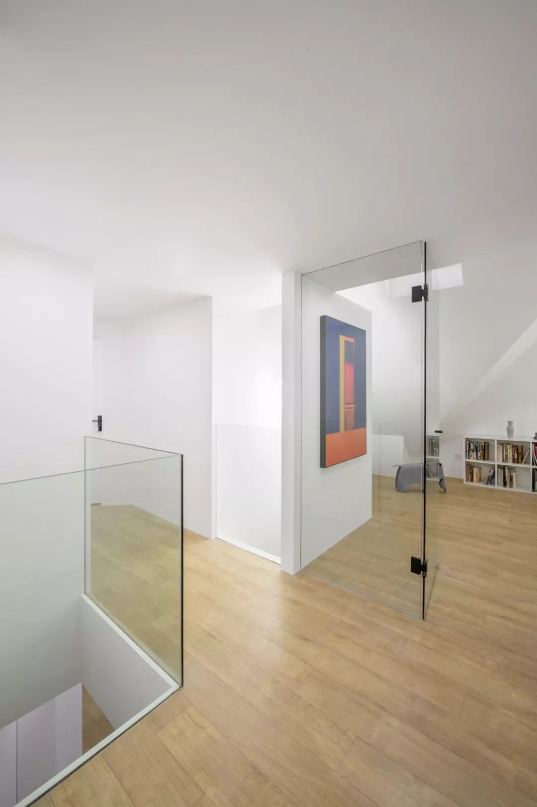 135m²怪异阁楼,创意爆改为艺术画廊式舒适三层!-42