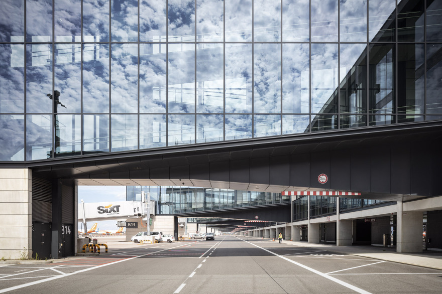 蓄势待发 首航展翅:柏林-勃兰登堡机场正式投入运营 / gmp-24