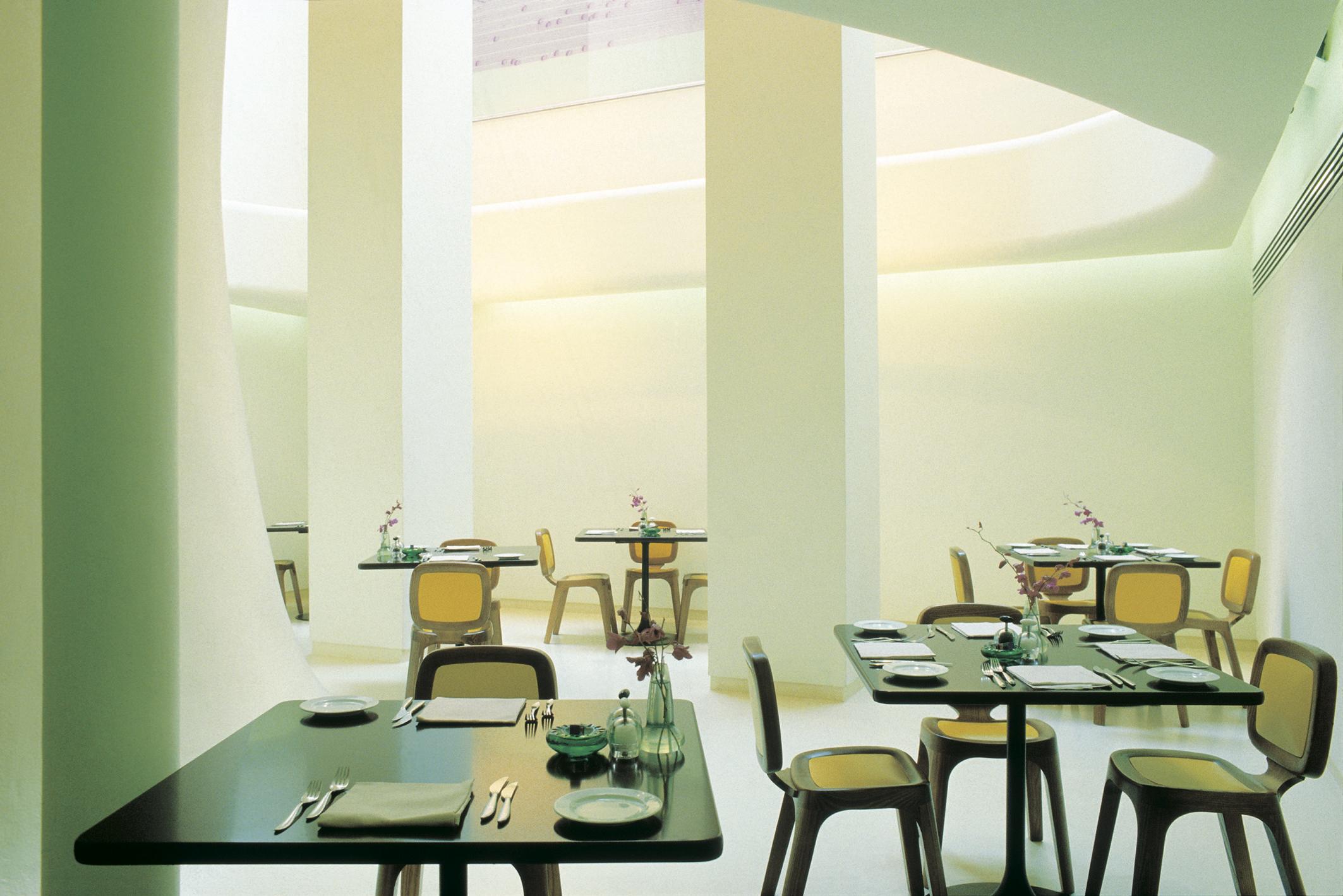 传奇设计师 Marc Newson 的餐厅设计回顾-1