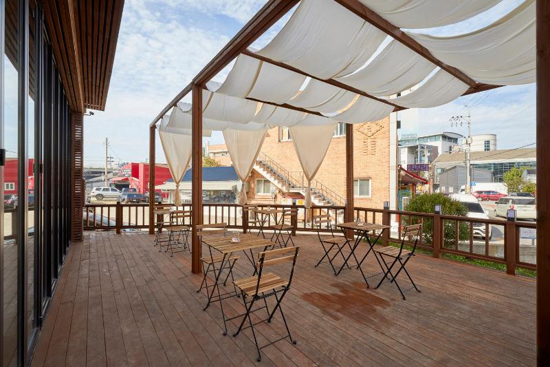 现代简约 30 坪咖啡厅设计-23