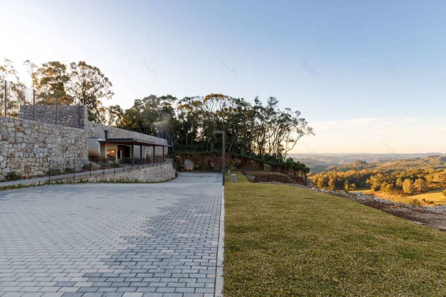 Roccia Residential Condominium | 石墙与自然共生的巴西生态住宅-48