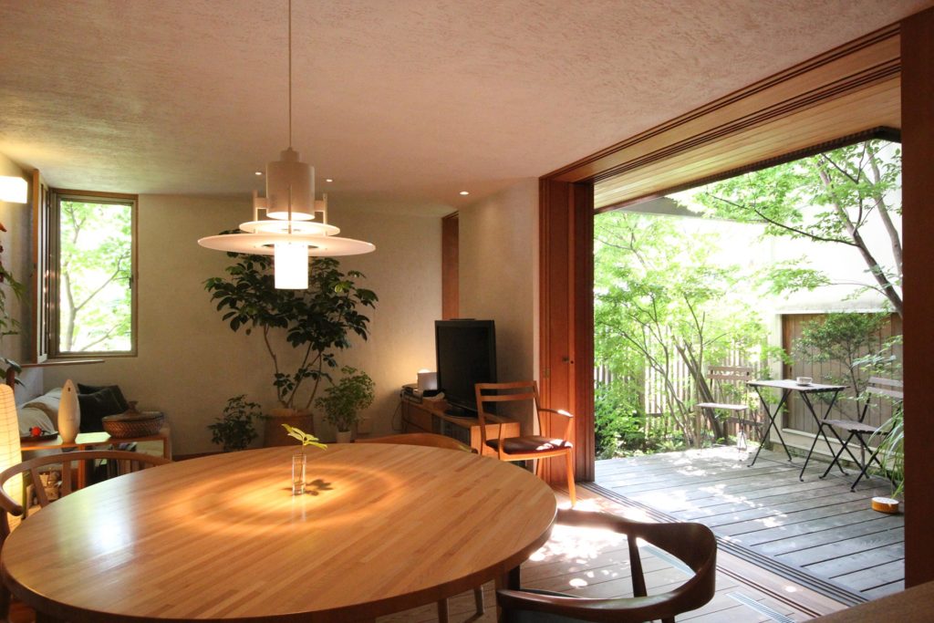 中庭はもうひとつの部屋日々の小さな変化を愉しむ自然の恵みで豊かな生活 | Outdoor | 100%LiFE-15