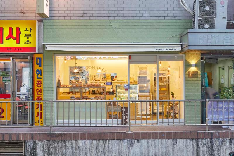 简约风格 10 平米烘焙店 设计成本低-2