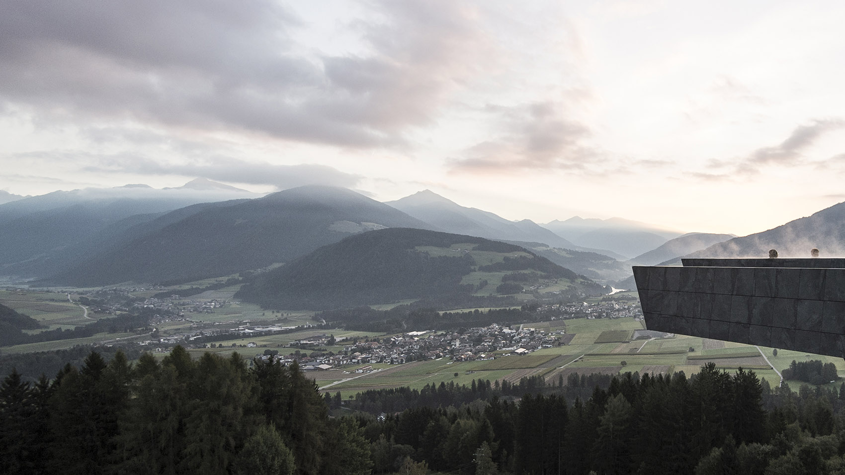 游弋于天地间 & 拥有漂浮大泳池的意大利Hubertus 酒店 / noa* -114