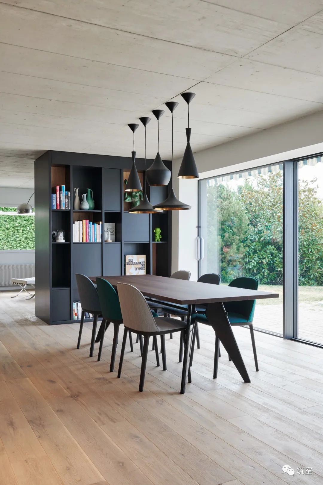 都市水泥森林中的异域极简家居丨国际名师,国际知名设计公司-8