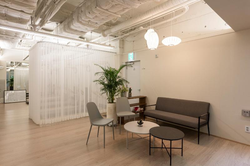 温润宜居的 39 平米白色与木质调氛围健身房设计-6