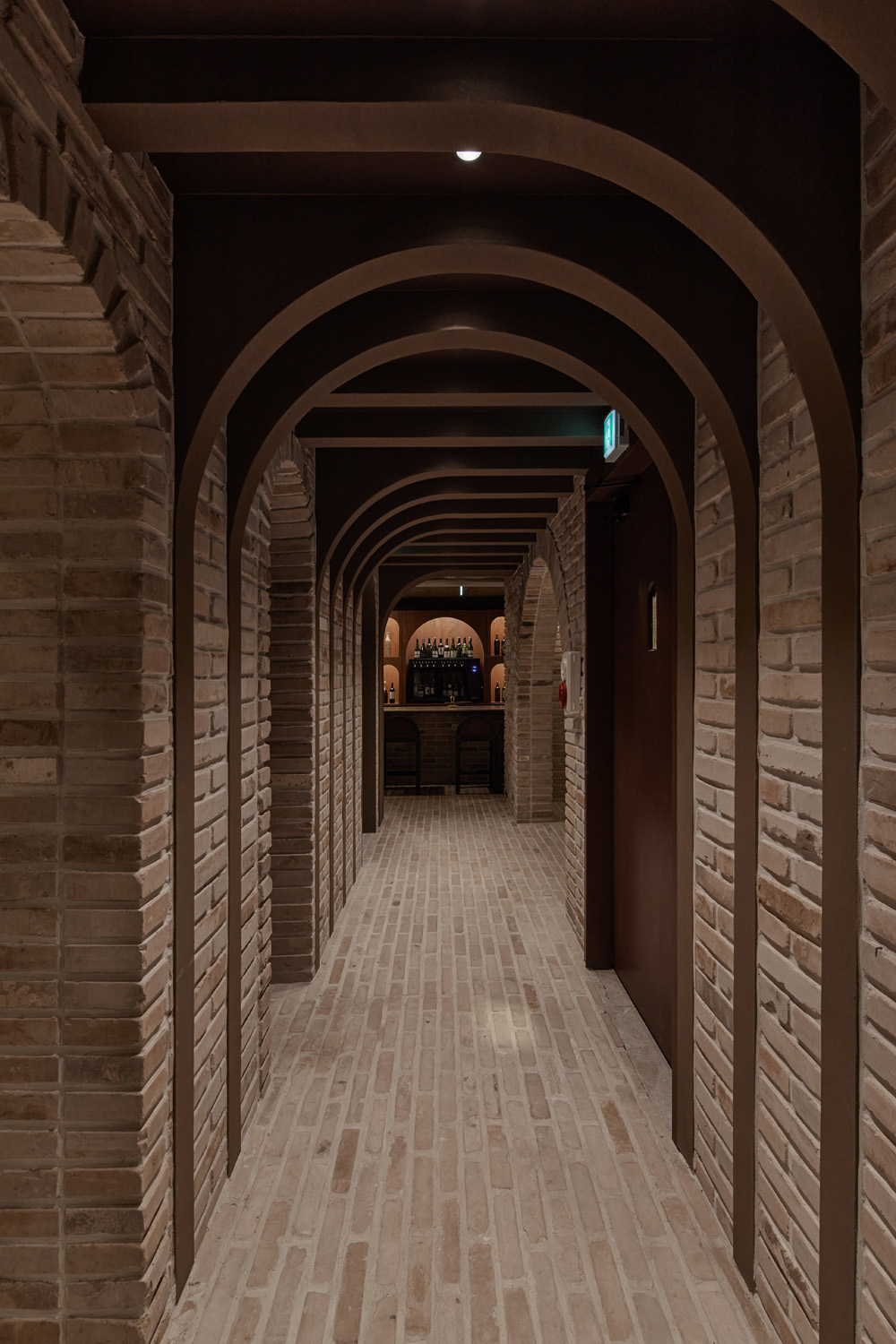 【韩国高级红酒酒吧设计】融合传统与现代的 40 平米奢华空间-22